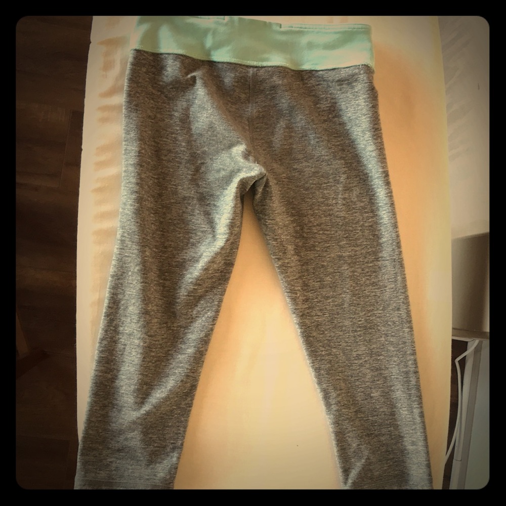 Girls Ivivva reversible Capri Leggings - Size 12